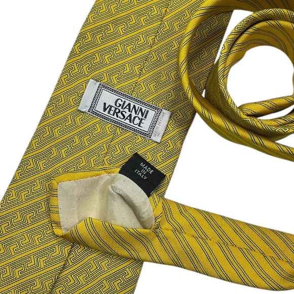 GIANNI VERSACE Yellow Geometric Monogram Logo Silk LUXURY Tie ITALY - Picture 3 of 6